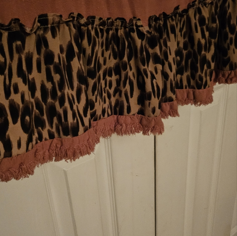 UMGEE BURNT ORANGE, LEOPARD ACCENTS, 3/4 SLEEVE TOP. SIZE MEDIUM - Picture 4 of 6